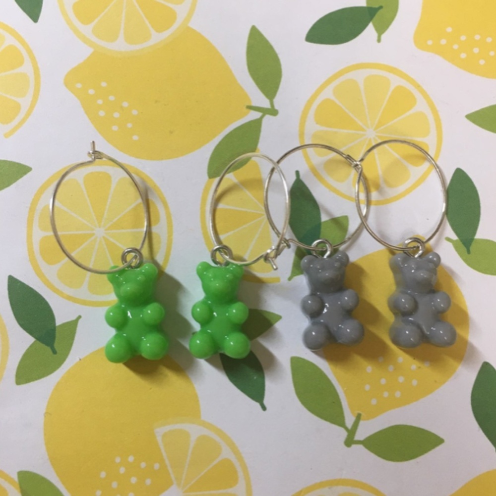 🍊 NWT Gray & Green Gummy Bear Hoop Earrings